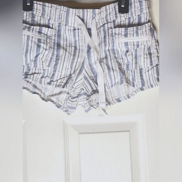 SO L White Blue Striped 4 Pockets BeltLoops LINEN Blend Women’s Shorts - Picture 1 of 9